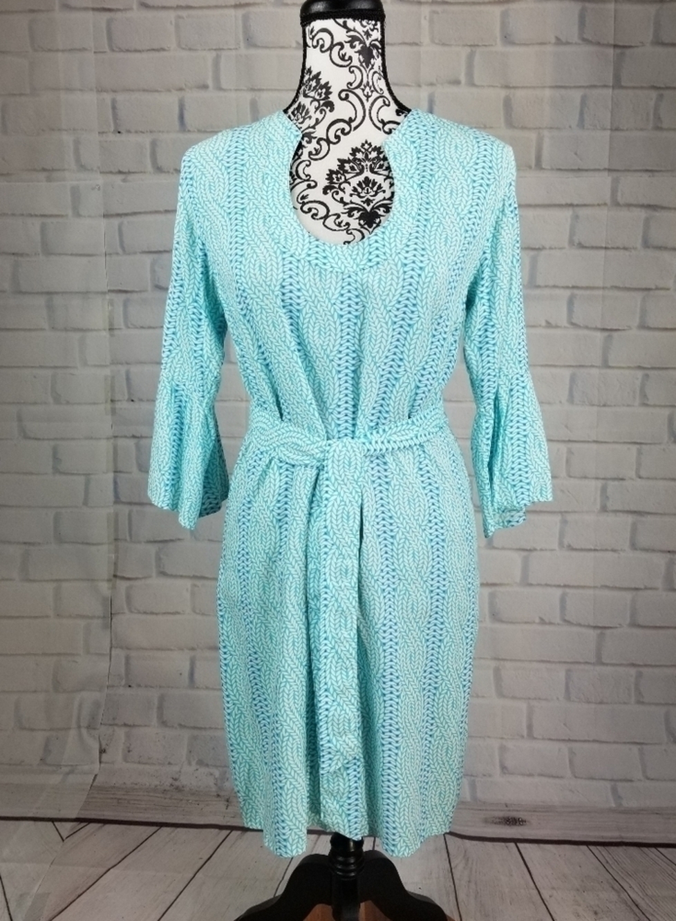 Escapada size medium geo print tie waist dress